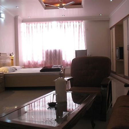 Gaurav Hotel Kanpur Luaran gambar